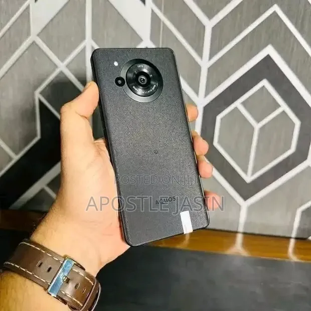Sharp Aquos R7 256GB Black - 1
