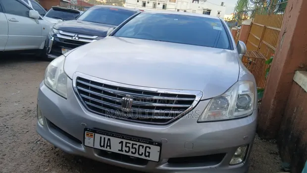 Toyota Crown 2010 Silver - 1