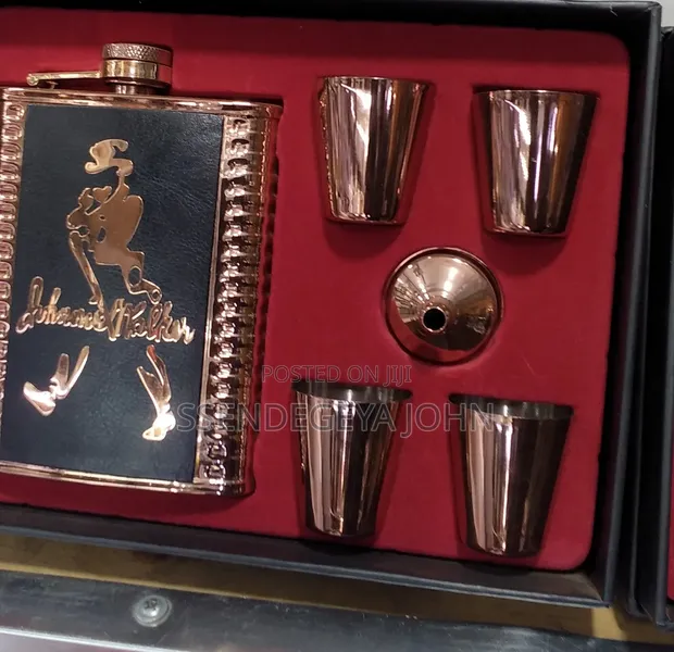 Johnnie Walker Stainless Steel Hip Flask and Shot Glass Set - 1