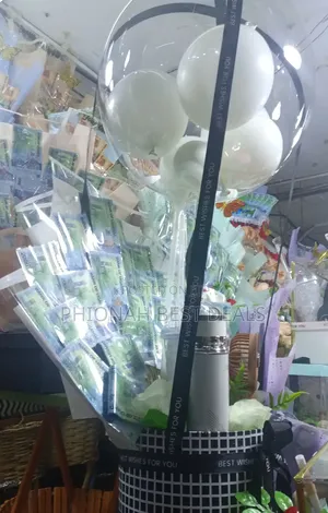Balloon Gift Hamper with Money