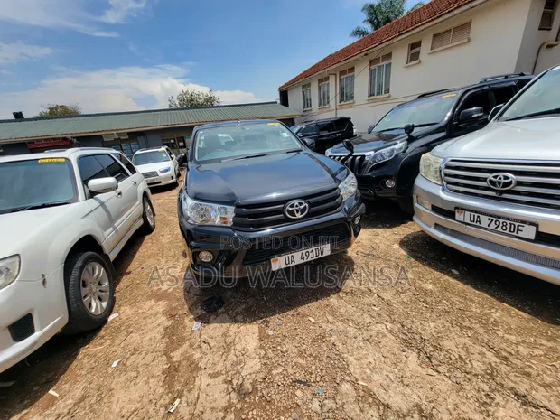 Toyota Hilux 2019 Black - 1