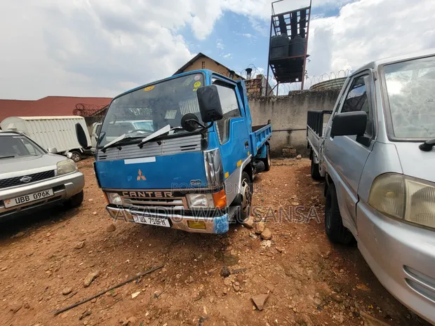 Mitsubishi Canter 1995 Blue - 1