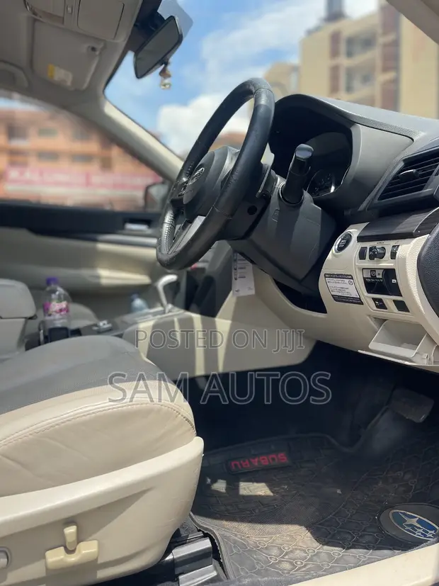 Subaru Outback 2010 White - 1
