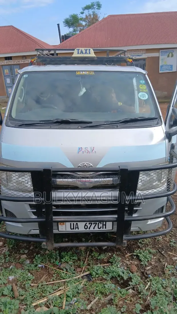 Toyota Grand HiAce 2002 Silver - 1