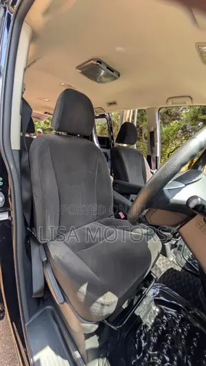 Toyota Noah 2.0 143hp AWD (7 Seater) 2011 Black