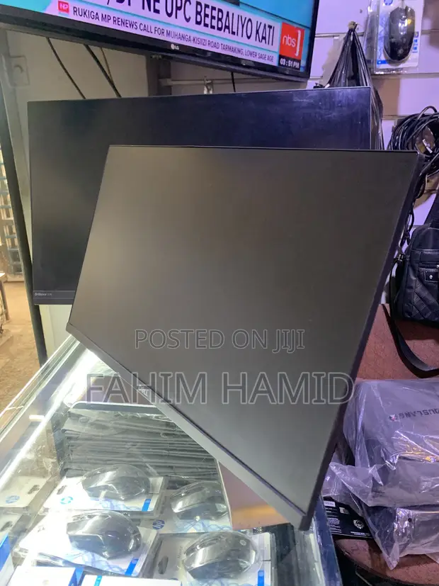 Dell 24-inch Full HD IPS Monitor - 1