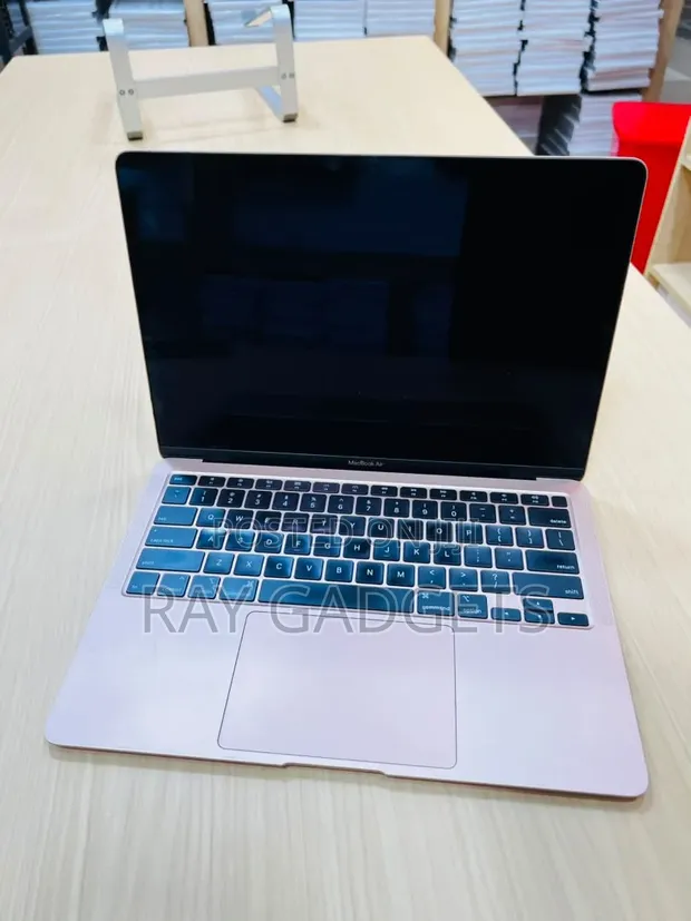 Apple MacBook Air 13" Intel Core i3 8GB RAM 256GB SSD - 1