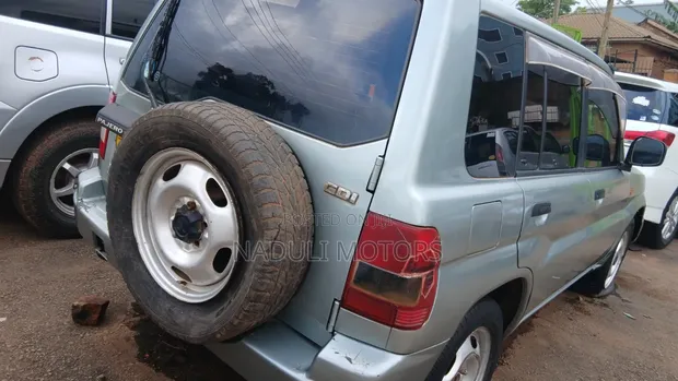 Mitsubishi Pajero IO 2005 - 1