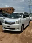 Toyota Noah 2.0 143hp AWD (7 Seater) 2013 White - 3