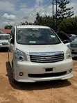 Toyota Noah 2.0 143hp AWD (7 Seater) 2013 White - 4