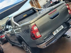 Toyota Hilux 2016 Green
