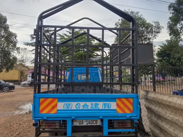 Isuzu FX Series Rigid Truck - 1