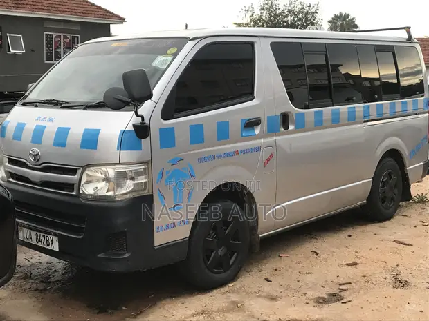 Toyota HiAce 2010 - 1