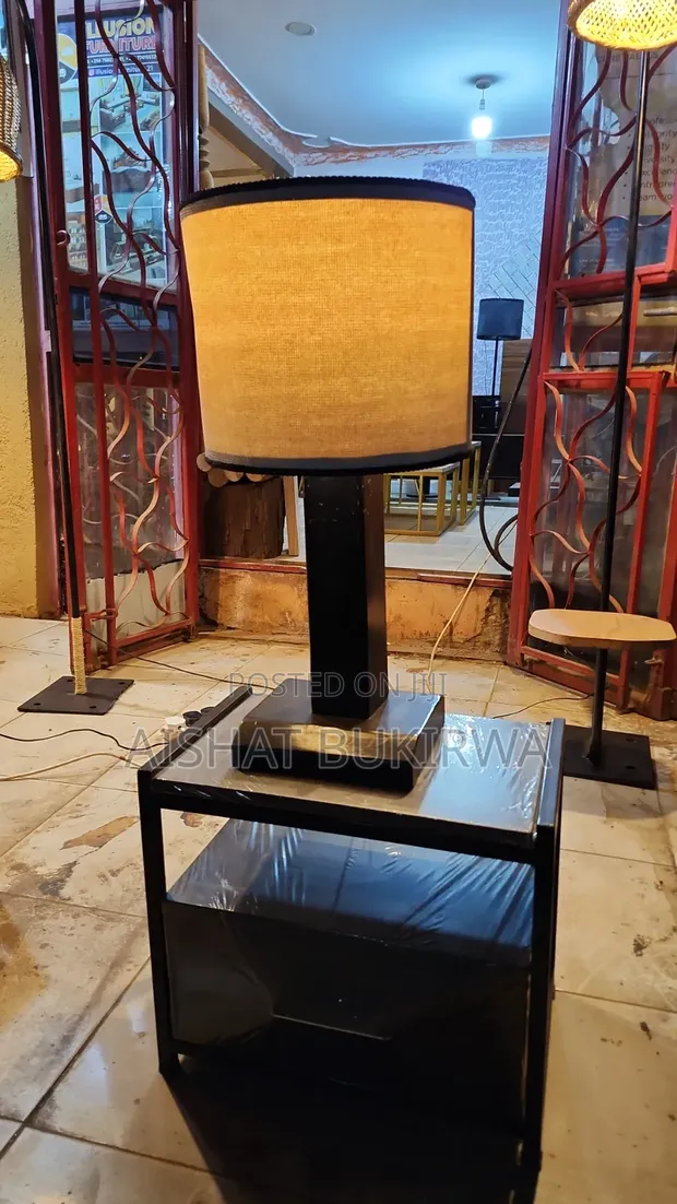 Elegant Modern Table Lamp - 1