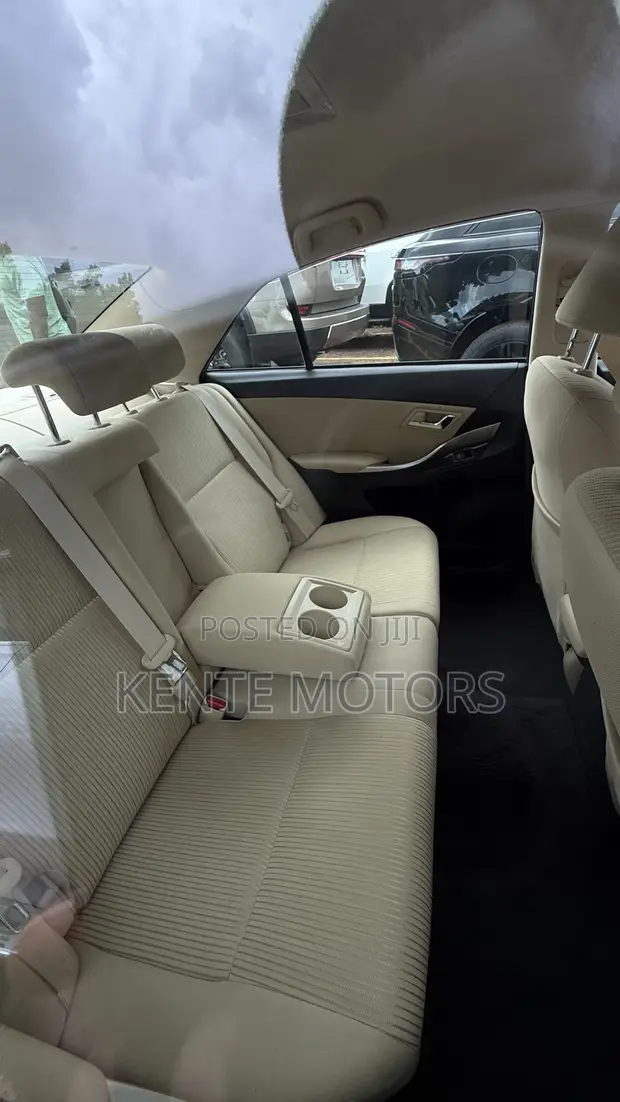 Toyota Premio 1.8 FWD 2017 Silver - 1