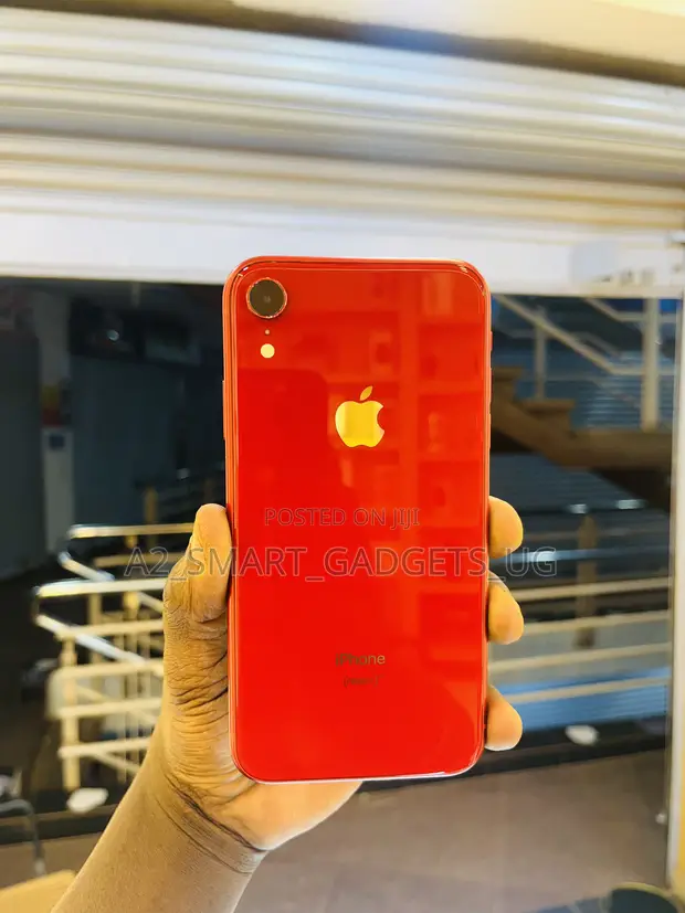 Apple iPhone XR 64GB Red - 1