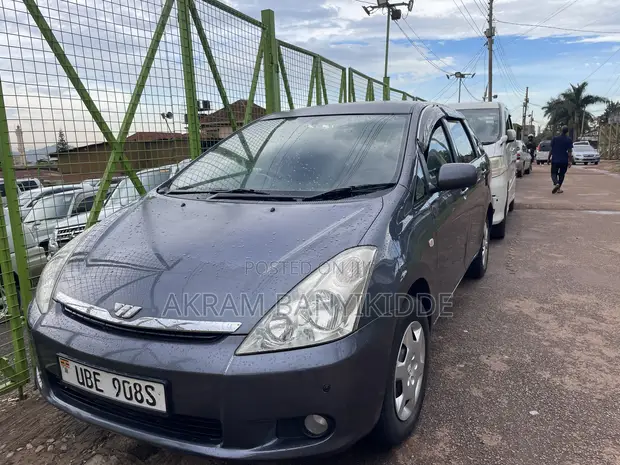Toyota Wish 2004 Gray - 1