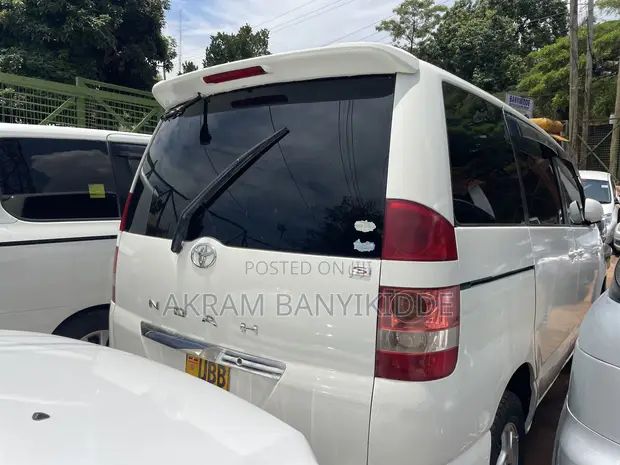 Toyota Noah 2003 White - 1
