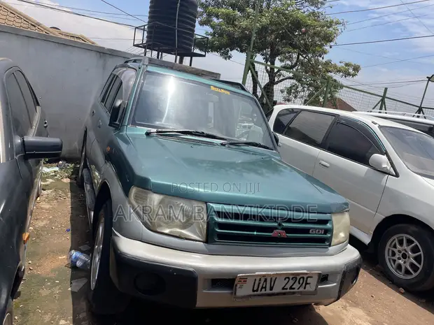 Mitsubishi Pajero IO 2003 Green - 1
