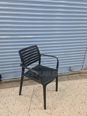 Durable Plastic Garden Chairs for Restaurants & Bars