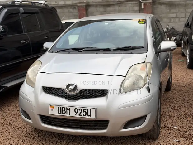 Toyota Vitz 2010 Silver - 1