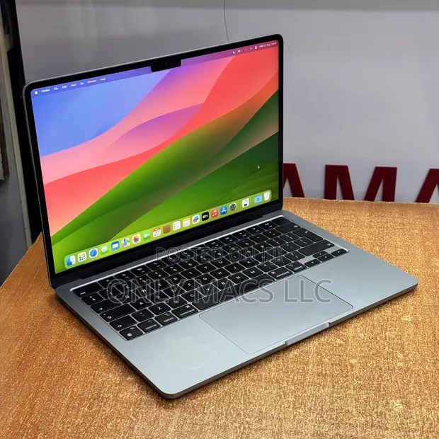 Apple MacBook Air 2022 M2 1TB SSD 16GB RAM - 1