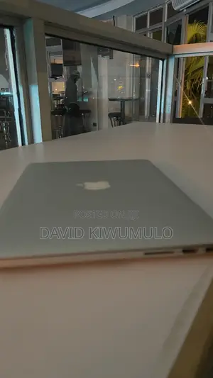 Apple MacBook Pro 2015 8GB Intel Core i5 SSD