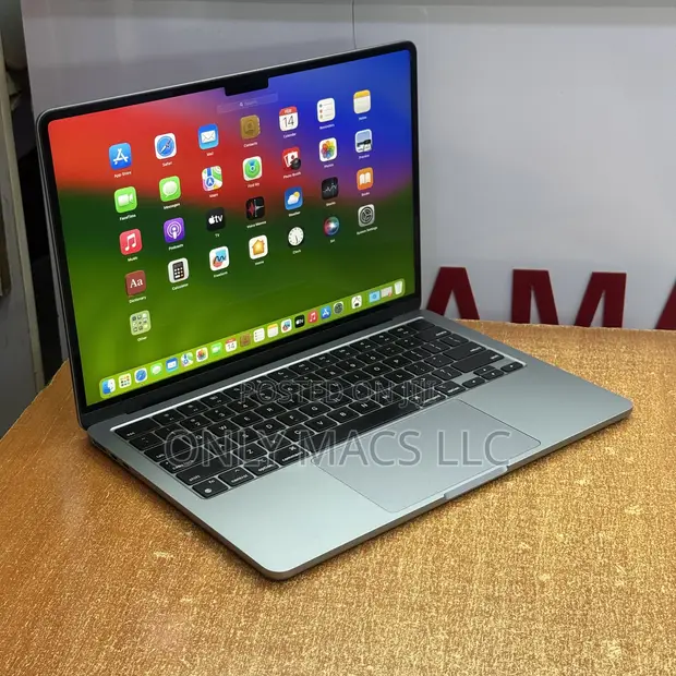 Apple MacBook Air 2022 M2 8GB RAM 512GB SSD - 1