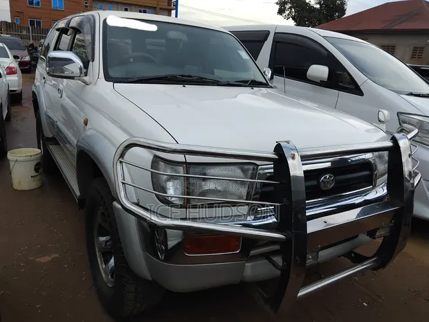 Toyota Hilux Surf 2003 White - 1