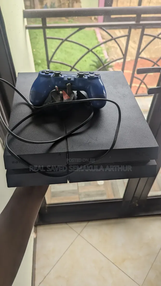 Sony PlayStation 4 Standard (500GB) - 1