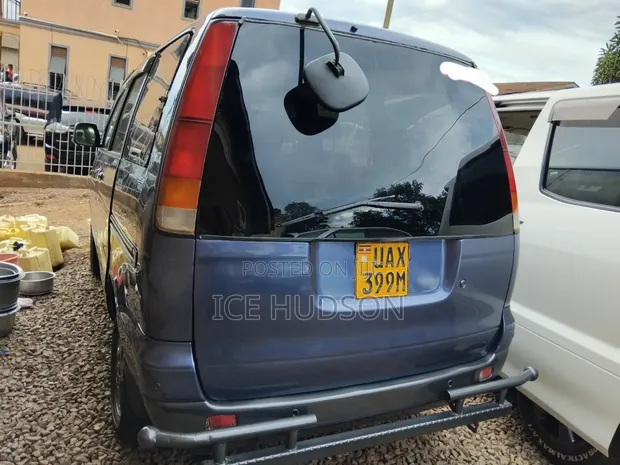 Toyota TownAce Noah 2001 - 1