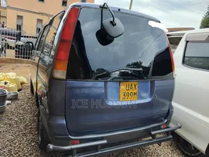 Toyota TownAce Noah 2001