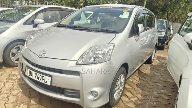 Toyota Passo Sette 2011 Silver - 1