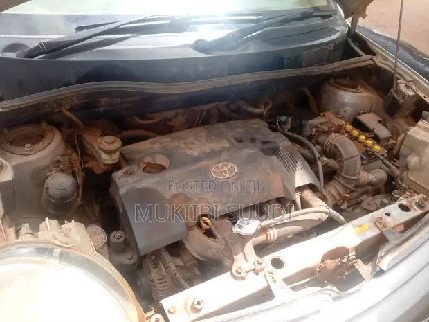Toyota Sienta 2008 Silver - 1