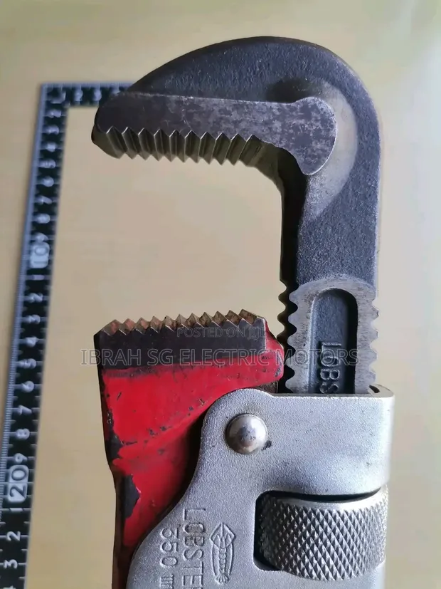 Heavy Duty Pipe Wrench - 1