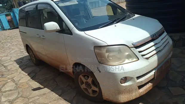 Toyota Noah 2.0 FWD (8 Seater) 2003 White - 1