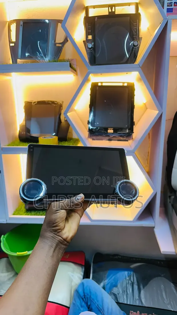 Universal Dual Knob Android Car Screen with WiFi & Bluetooth - 1