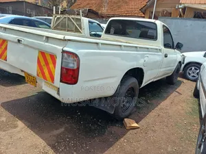 Toyota Hilux 1998 White