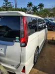 Toyota Noah 2.0 AWD 8 Seater 2016 White - 1