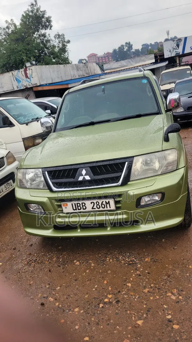 Mitsubishi Pajero Sport 2004 Green - 1