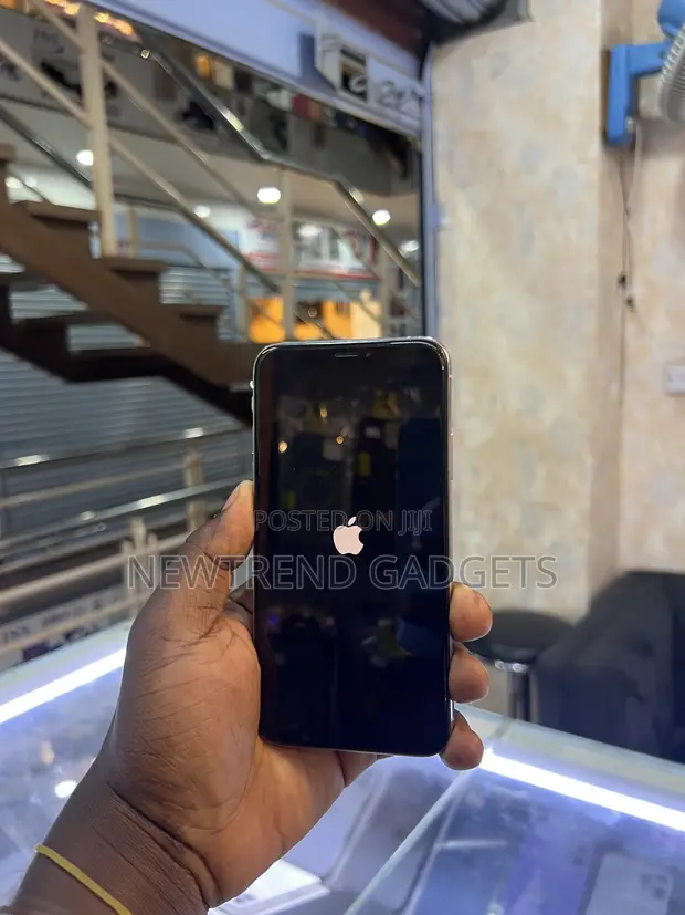 Apple iPhone X 256GB White - 1