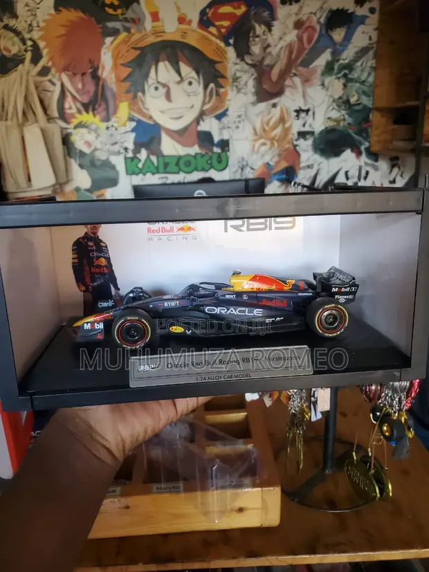 Oracle Red Bull Racing RB19 F1 Car - Max Verstappen Edition - 1