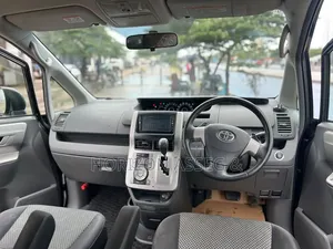 Toyota Noah 2.0 158hp AWD (7 Seater) 2012 Teal