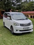 Toyota Noah 2.0 143hp AWD 8 Seater 2012 White - 1