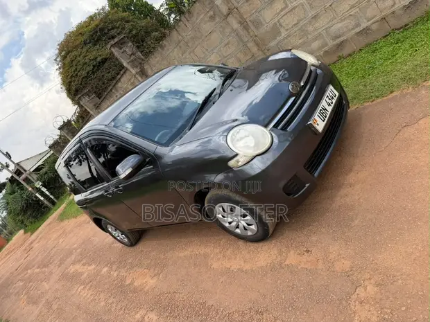 Toyota Sienta 2008 Gray - 1