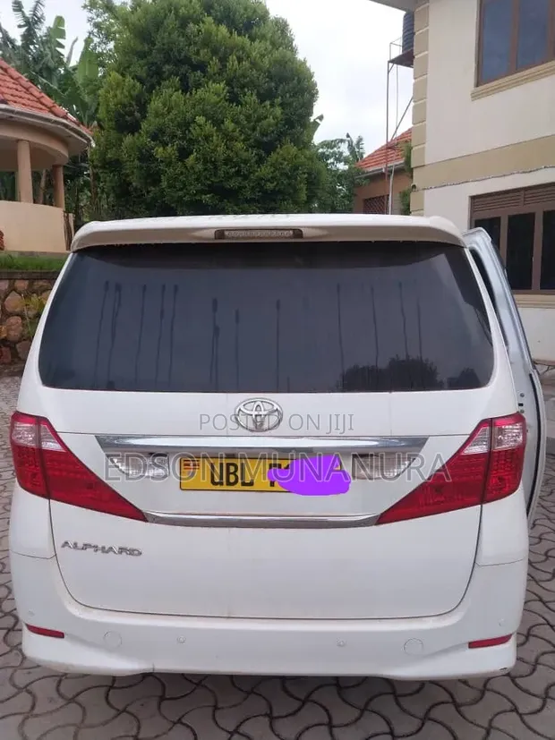 Toyota Alphard 2.4 Petrol FWD 2011 White - 1