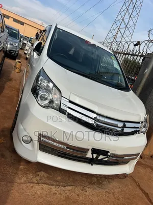 Toyota Noah 2.0 AWD (7 Seater) 2017 White