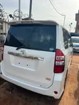 Toyota Noah 2.0 AWD (7 Seater) 2017 White - 3