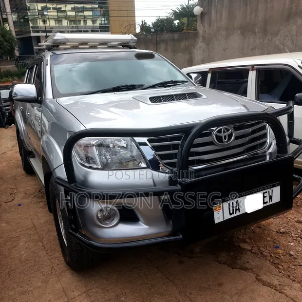 Toyota Hilux 2.5 D-4D 4x4 SRX 2011 Silver - 1
