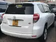 Toyota Vanguard 2010 White - 2